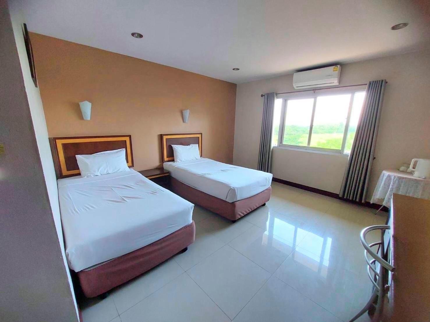 Kp Hotel Udonthani Kumphawapi Экстерьер фото